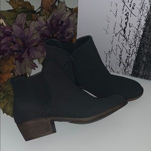 Gray kensie booties